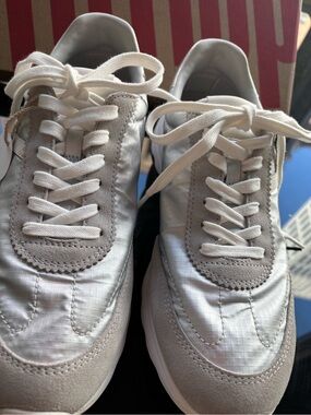FitFlop Women's White & Light Gray Sneakers